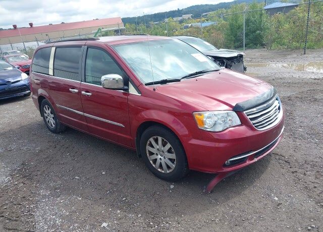 2016 CHRYSLER Town and Country