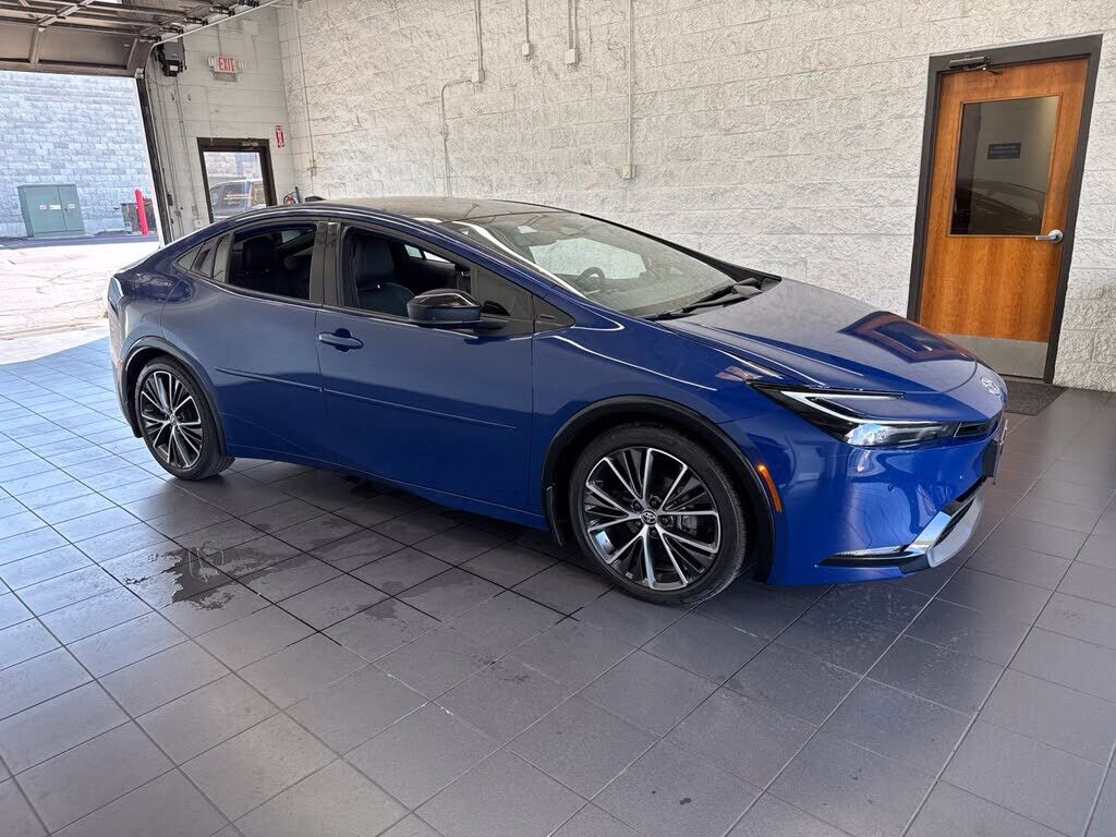 2025 TOYOTA PRIUS