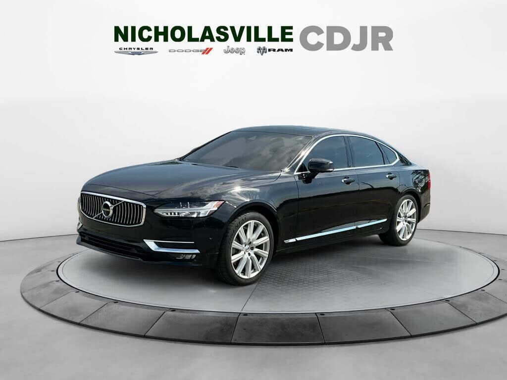 2017 VOLVO S90