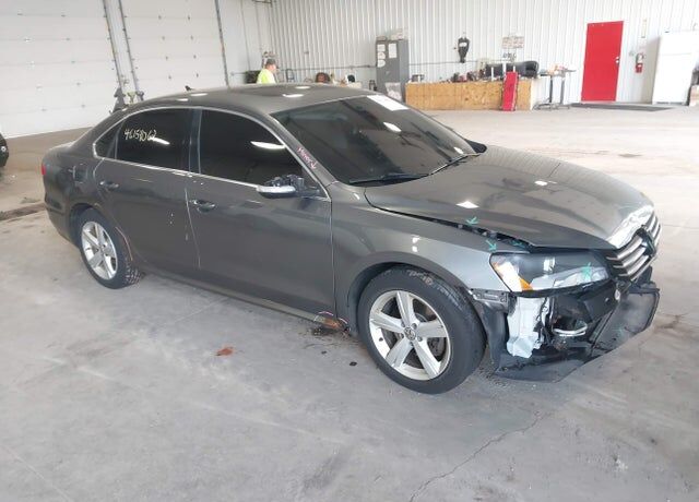 2012 VOLKSWAGEN Passat