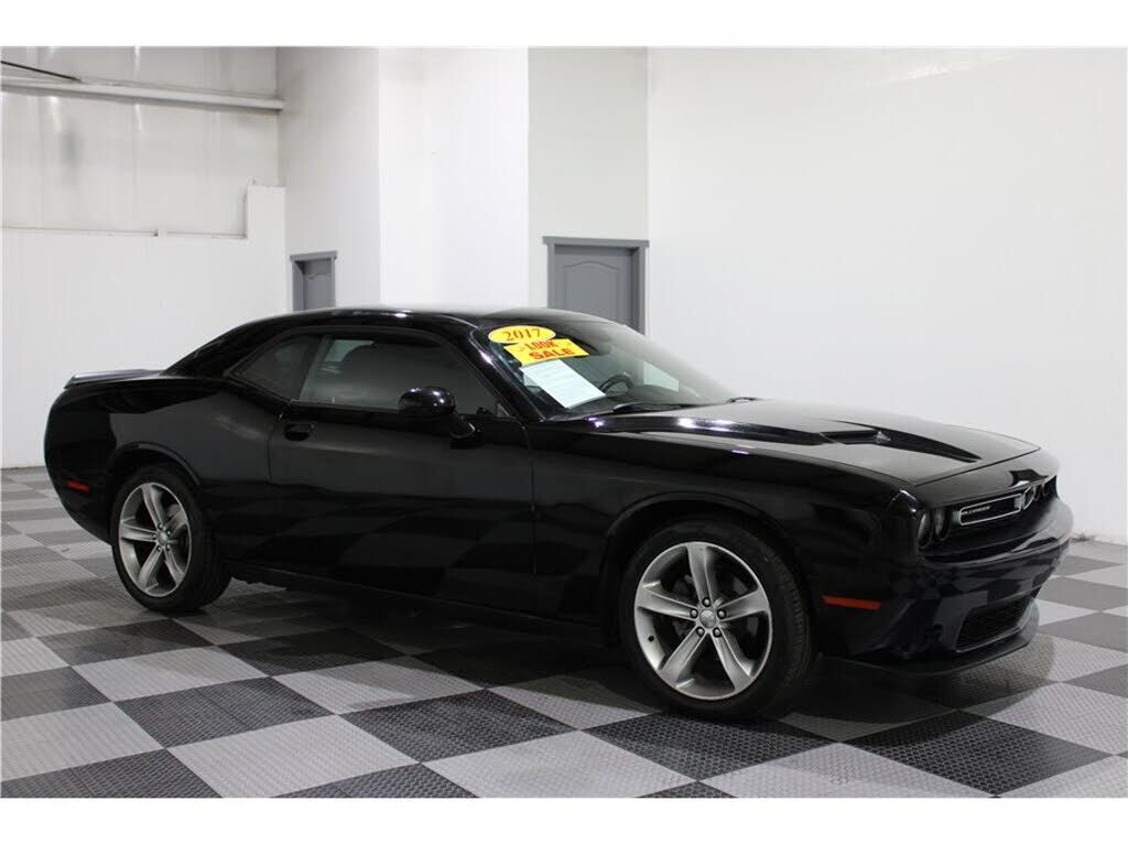 2017 DODGE Challenger