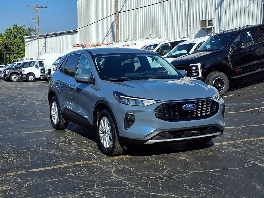 2024 FORD Escape