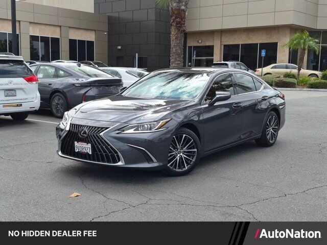 2025 LEXUS ES