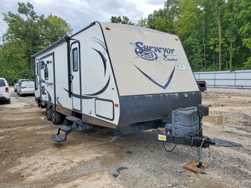 2014 FOREST RIVER Surveyor