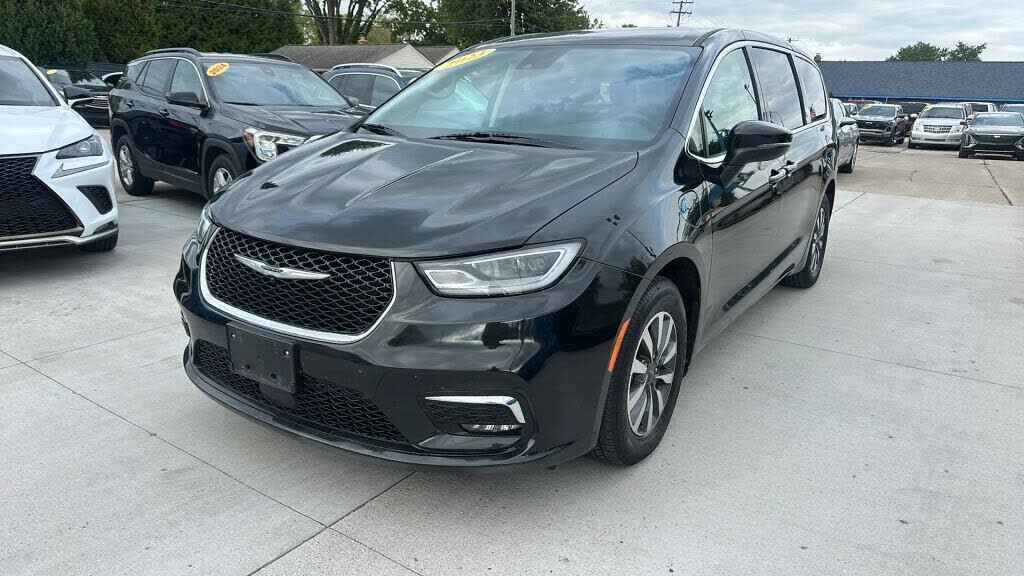 2023 CHRYSLER Pacifica