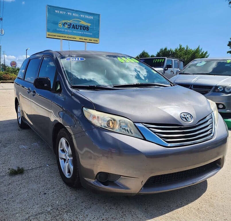 2011 TOYOTA Sienna