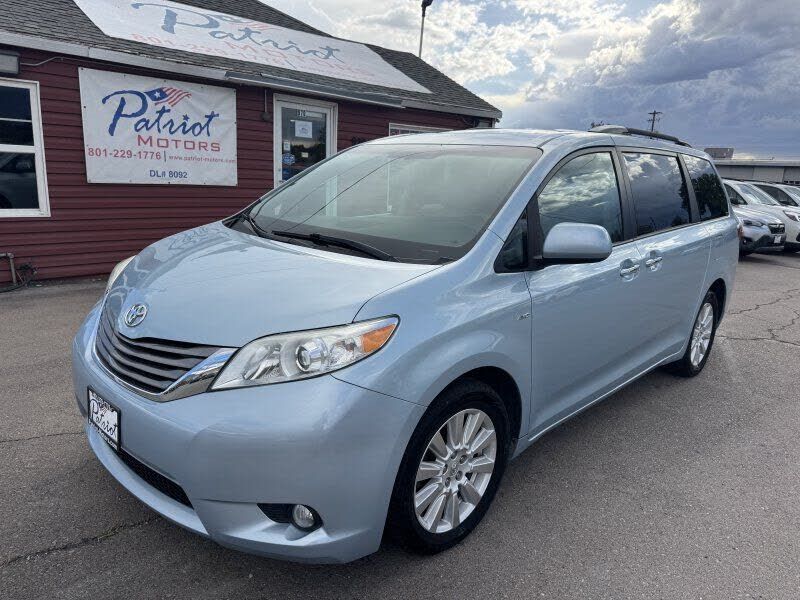 2017 TOYOTA Sienna