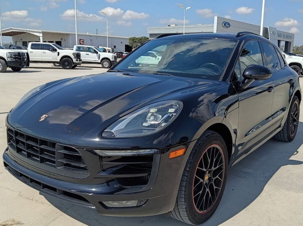 2017 PORSCHE Macan