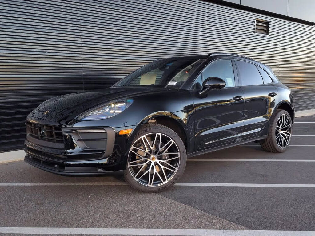 2026 PORSCHE Macan
