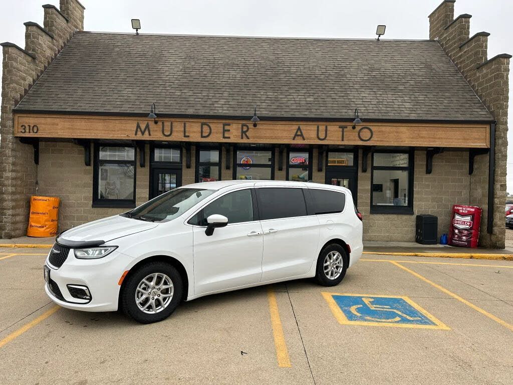2023 CHRYSLER Pacifica