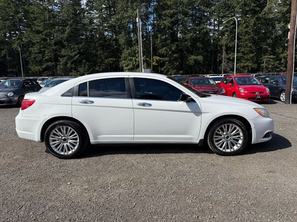 2011 CHRYSLER 200