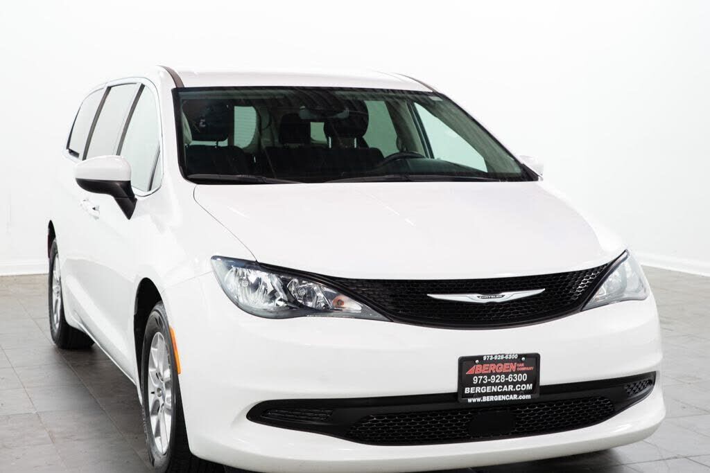 2023 CHRYSLER Voyager