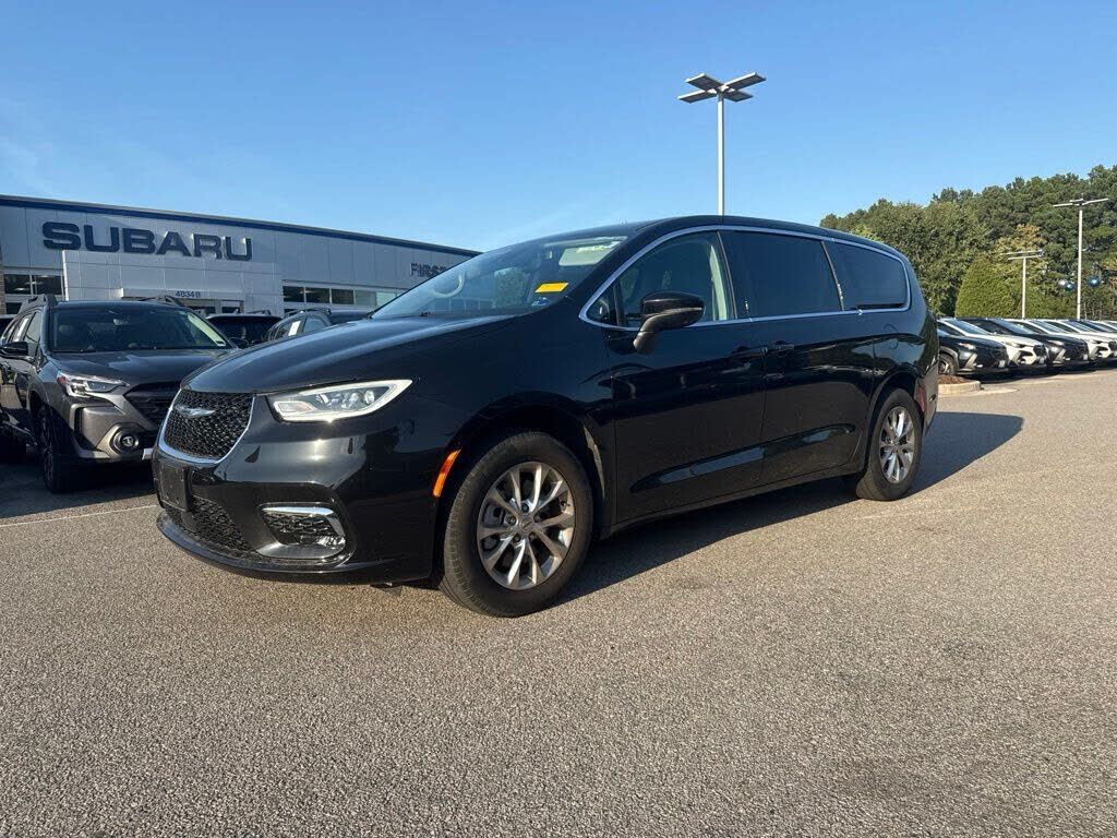 2023 CHRYSLER Pacifica