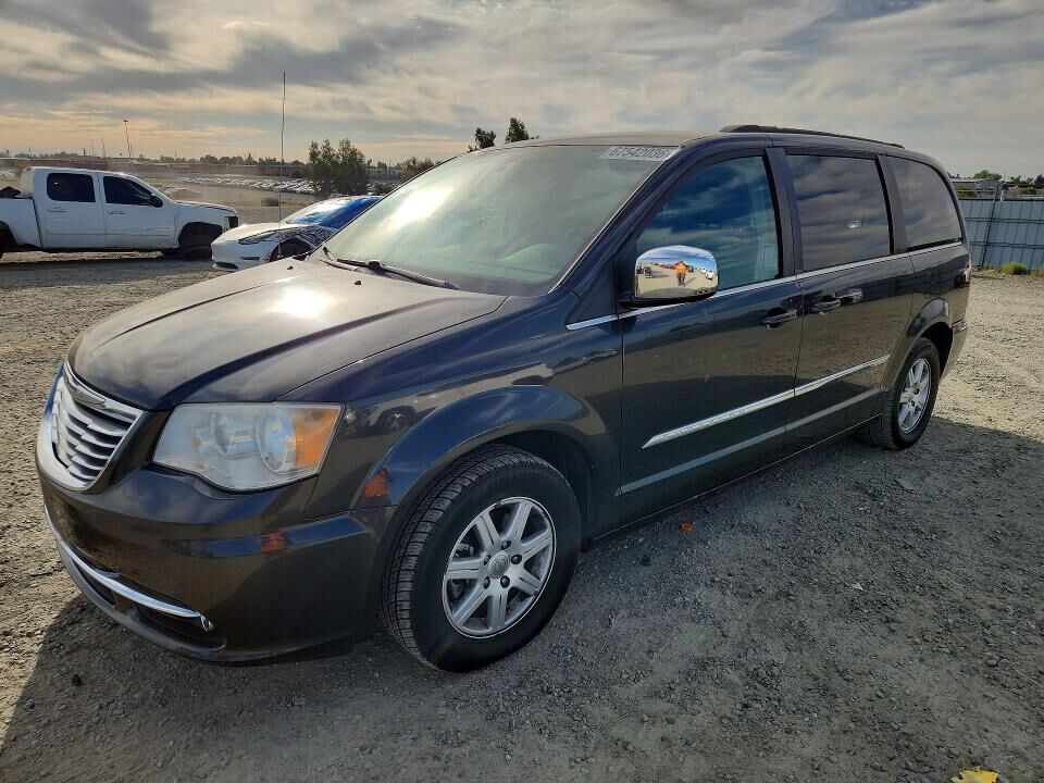 2011 CHRYSLER Town and Country