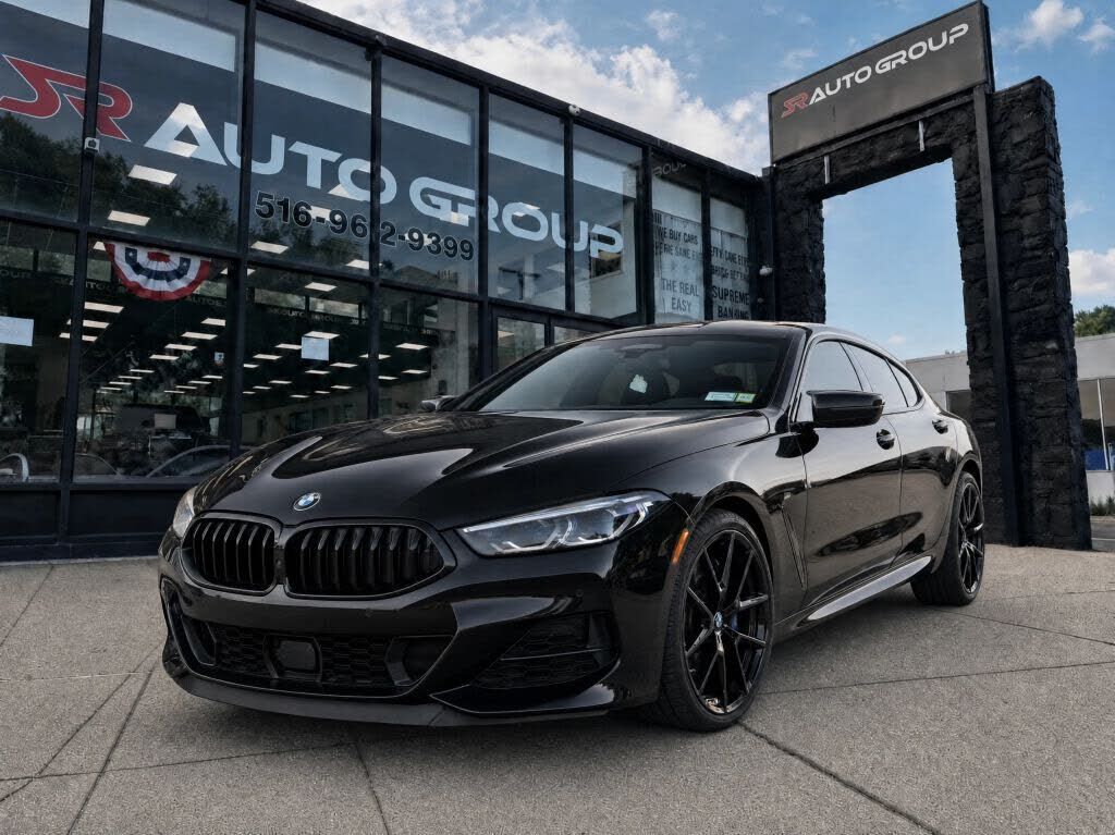 2022 BMW M8