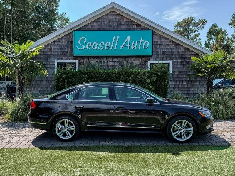 2013 VOLKSWAGEN Passat