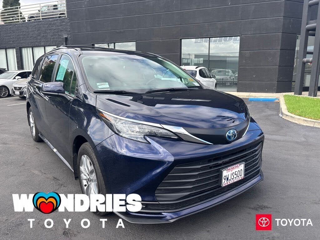 2025 TOYOTA Sienna