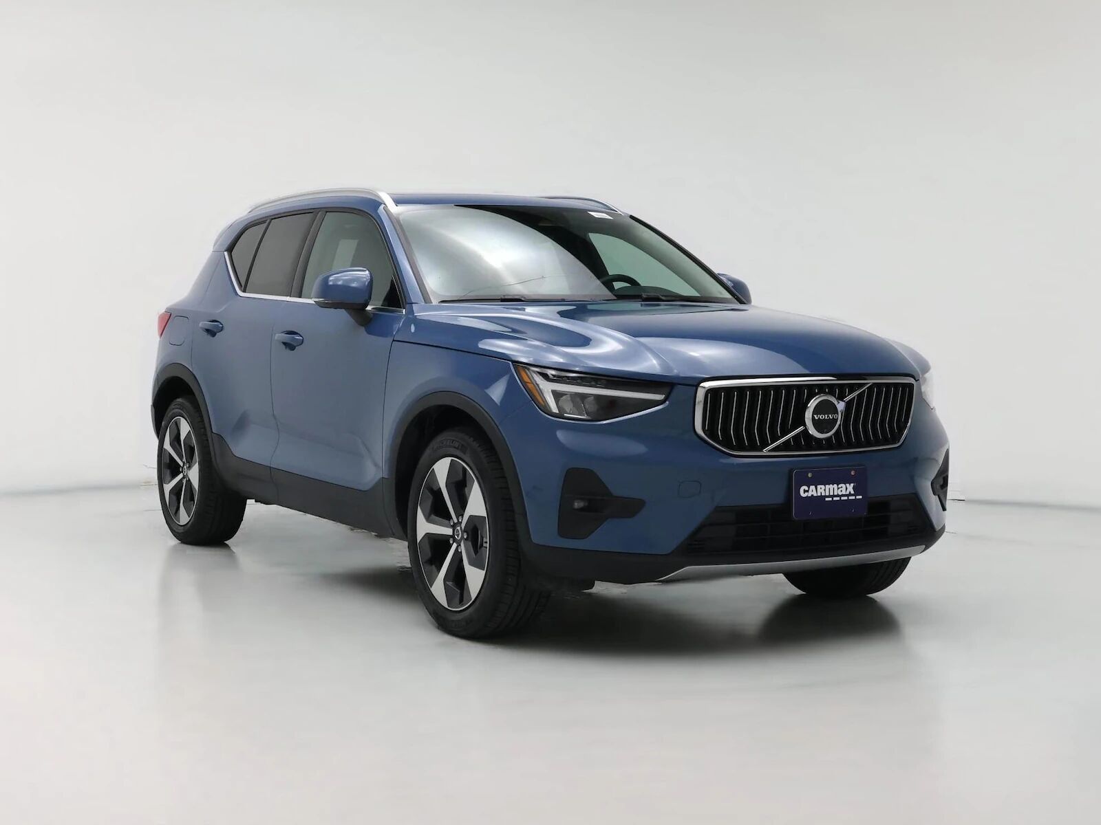 2025 VOLVO XC40