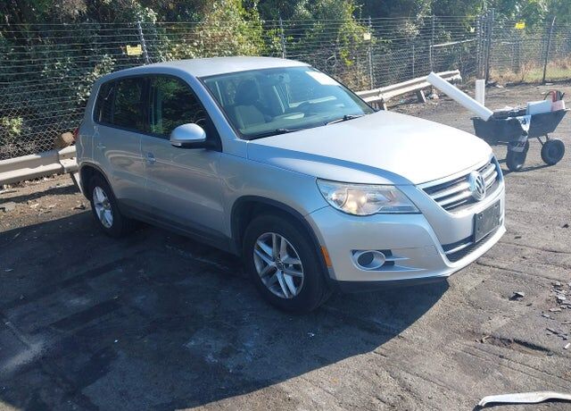 2011 VOLKSWAGEN Tiguan