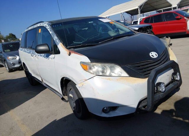 2014 TOYOTA Sienna
