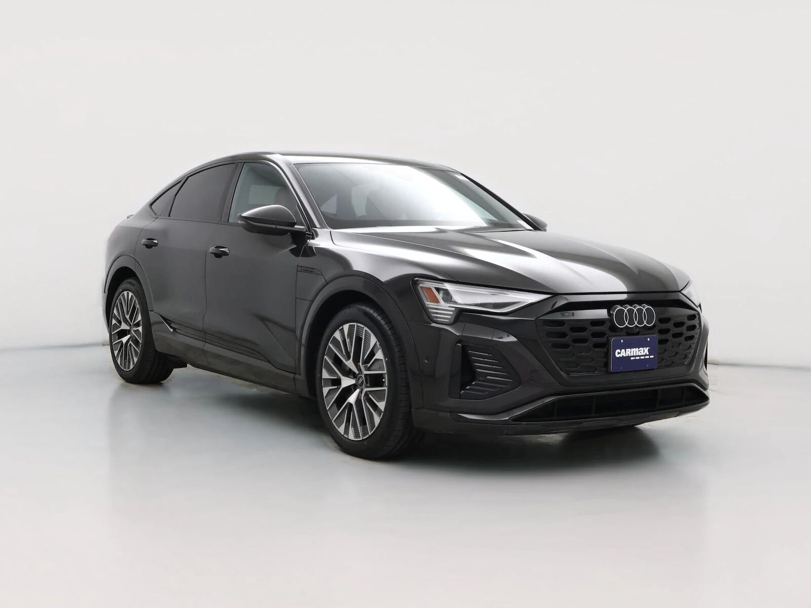 2024 AUDI Q8