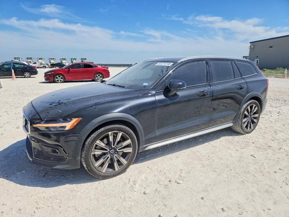 2021 VOLVO V60CC