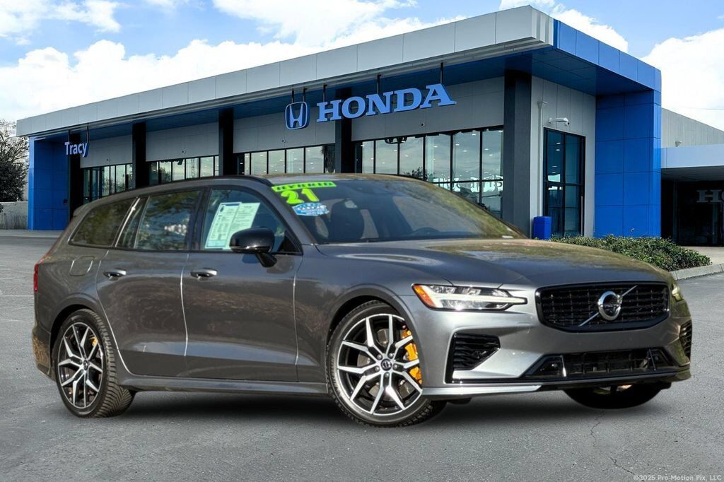 2021 VOLVO V60