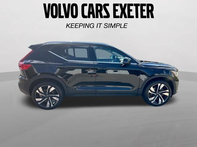 2023 VOLVO XC40