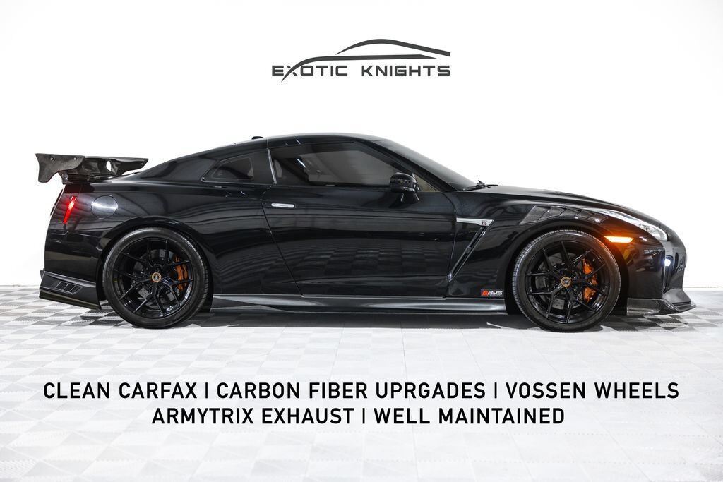 2017 NISSAN GT-R