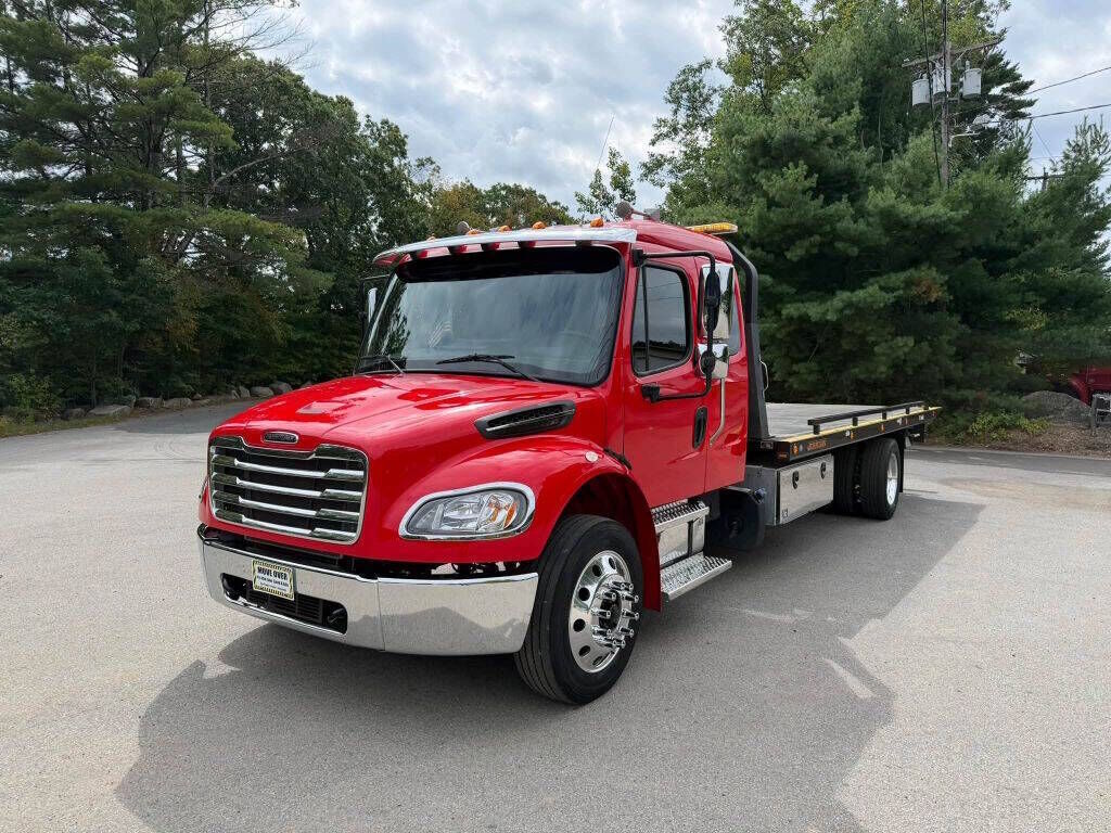 2025 FREIGHTLINER M2