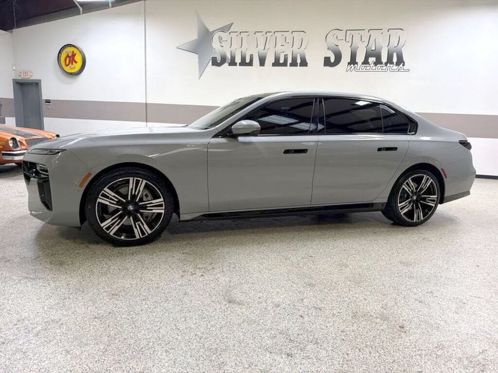 2023 BMW 740i