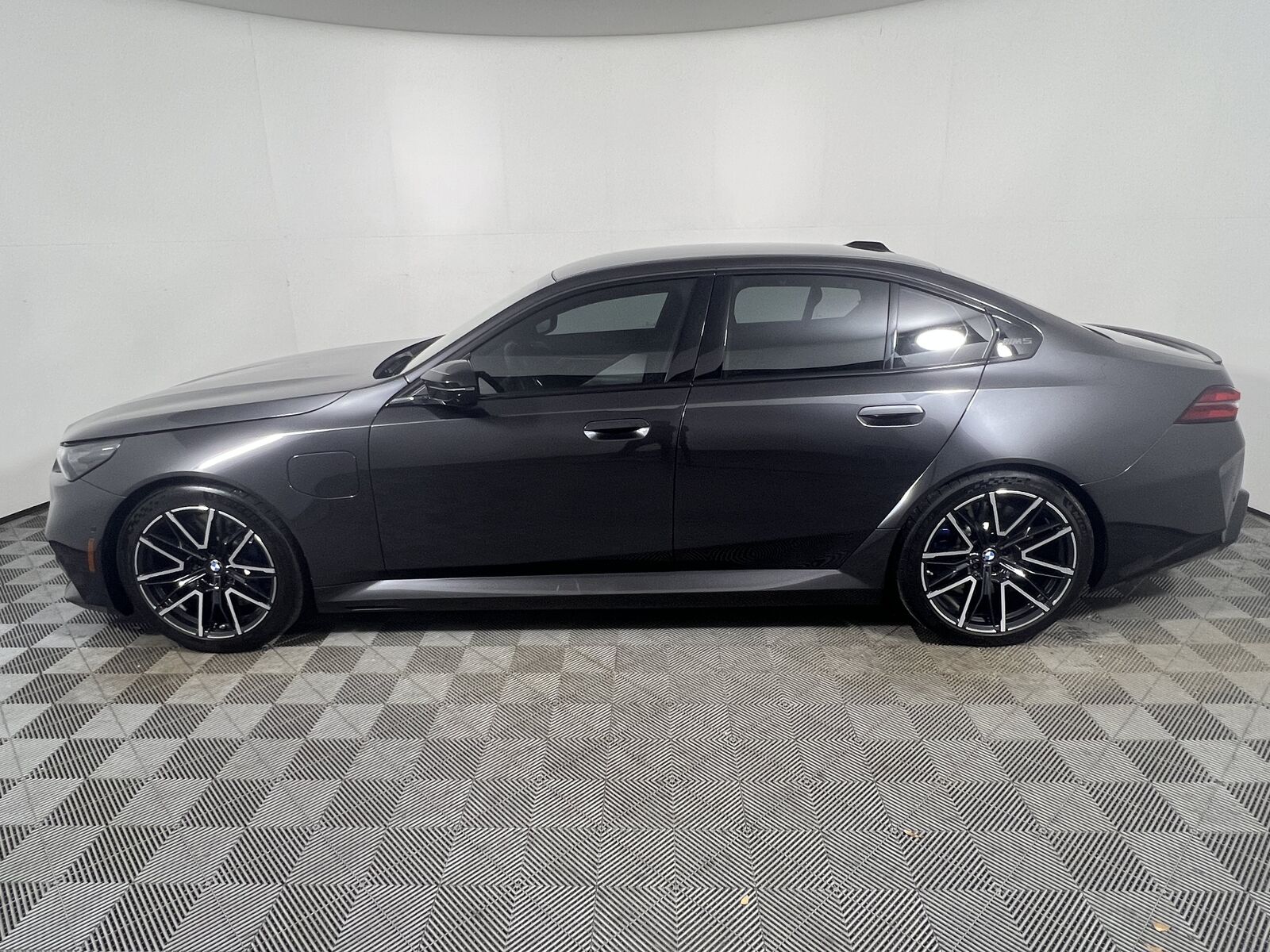 2025 BMW M5