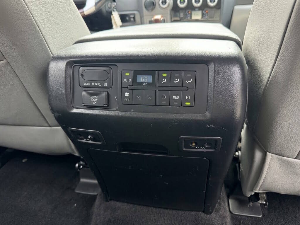 2014 TOYOTA Sequoia