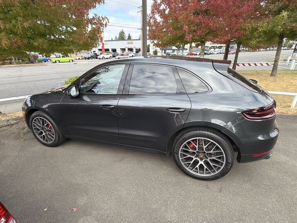 2017 PORSCHE Macan
