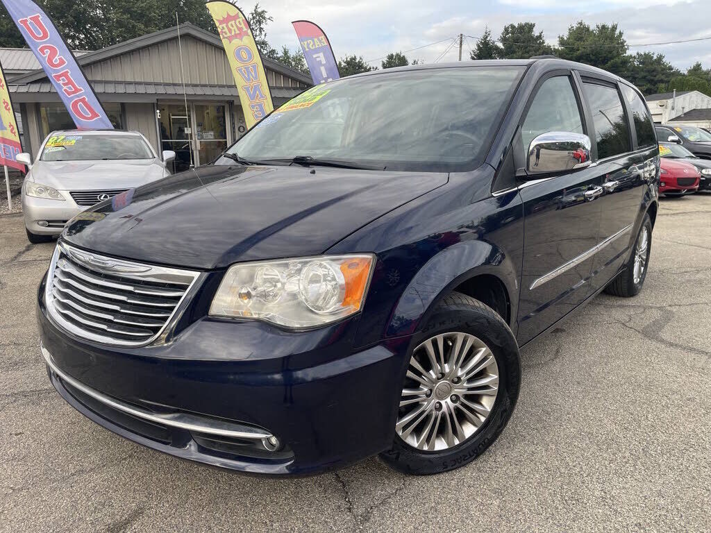 2013 CHRYSLER Town and Country