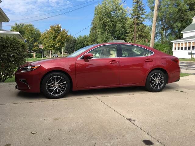 2016 LEXUS ES