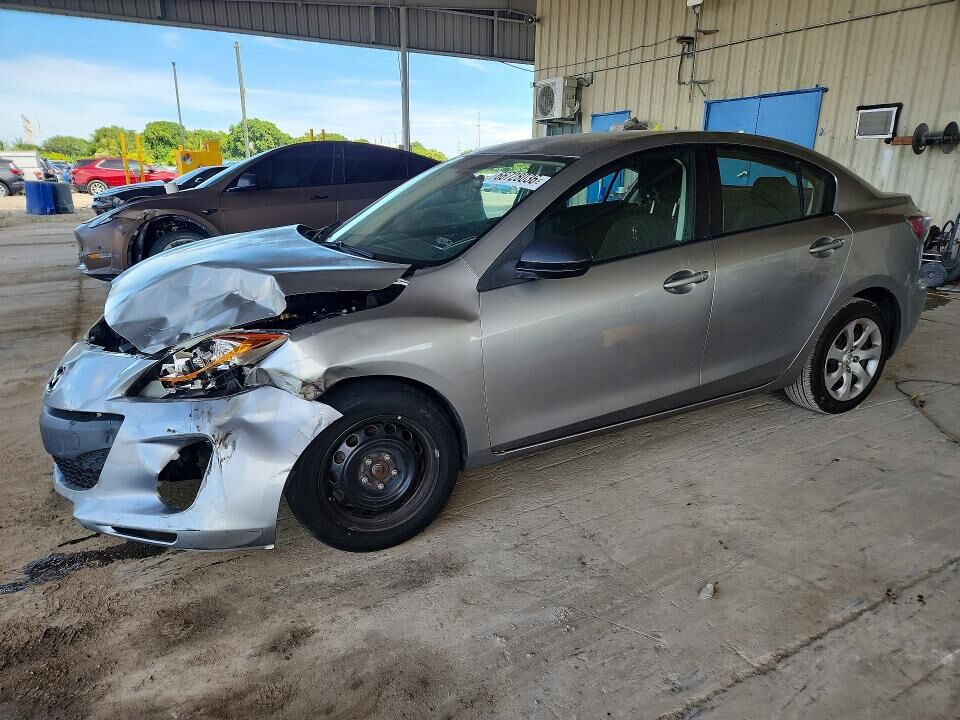 2013 MAZDA Mazda3