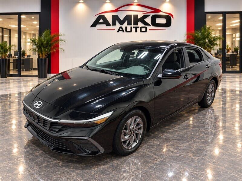 2024 HYUNDAI Elantra
