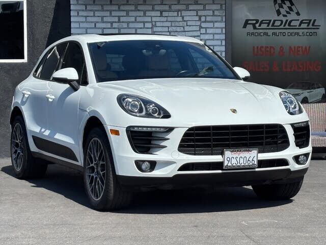 2018 PORSCHE Macan
