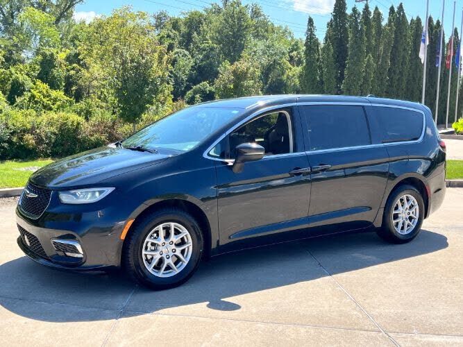 2023 CHRYSLER Pacifica