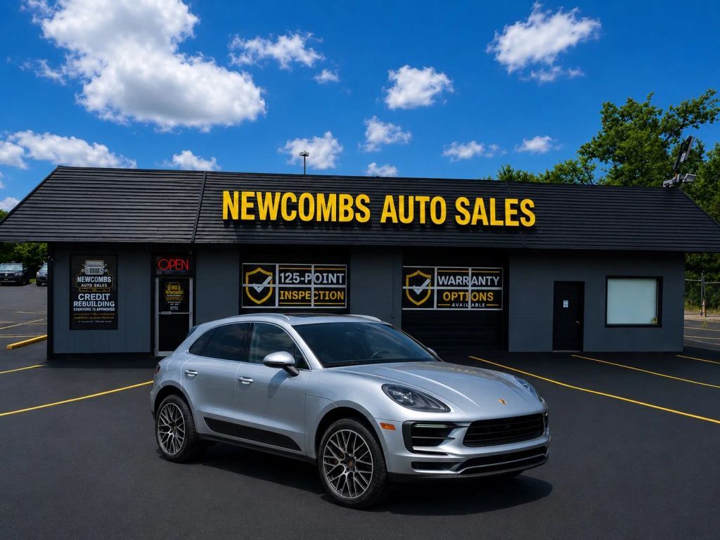 2016 PORSCHE Macan