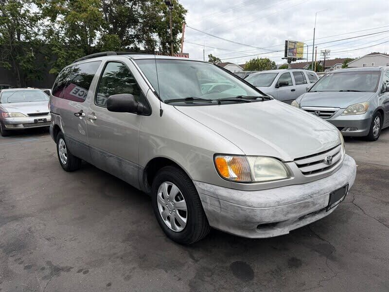 2002 TOYOTA Sienna