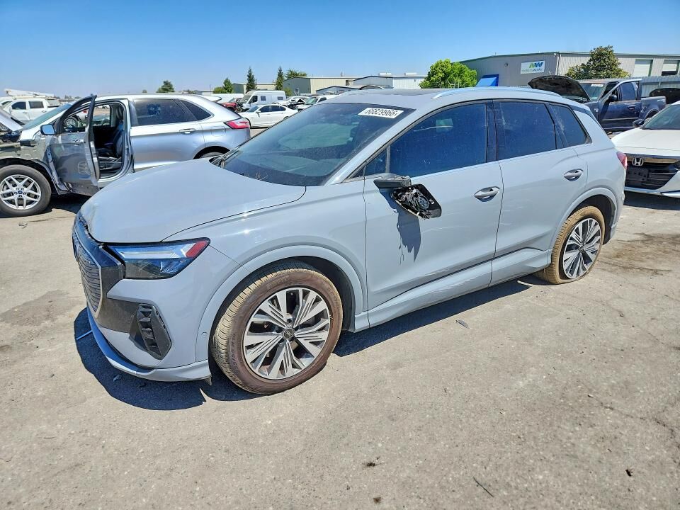 2023 AUDI Q4