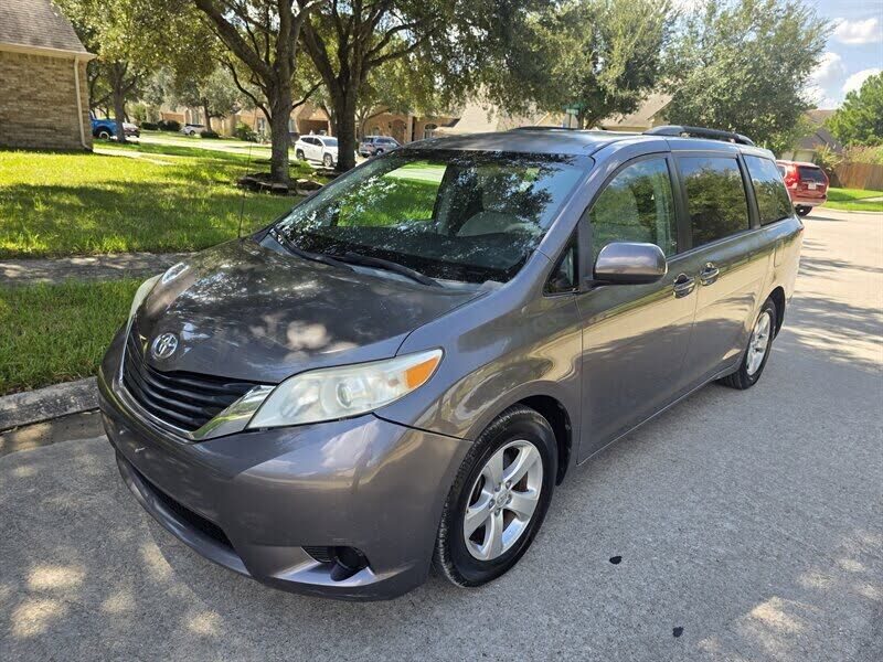 2014 TOYOTA Sienna