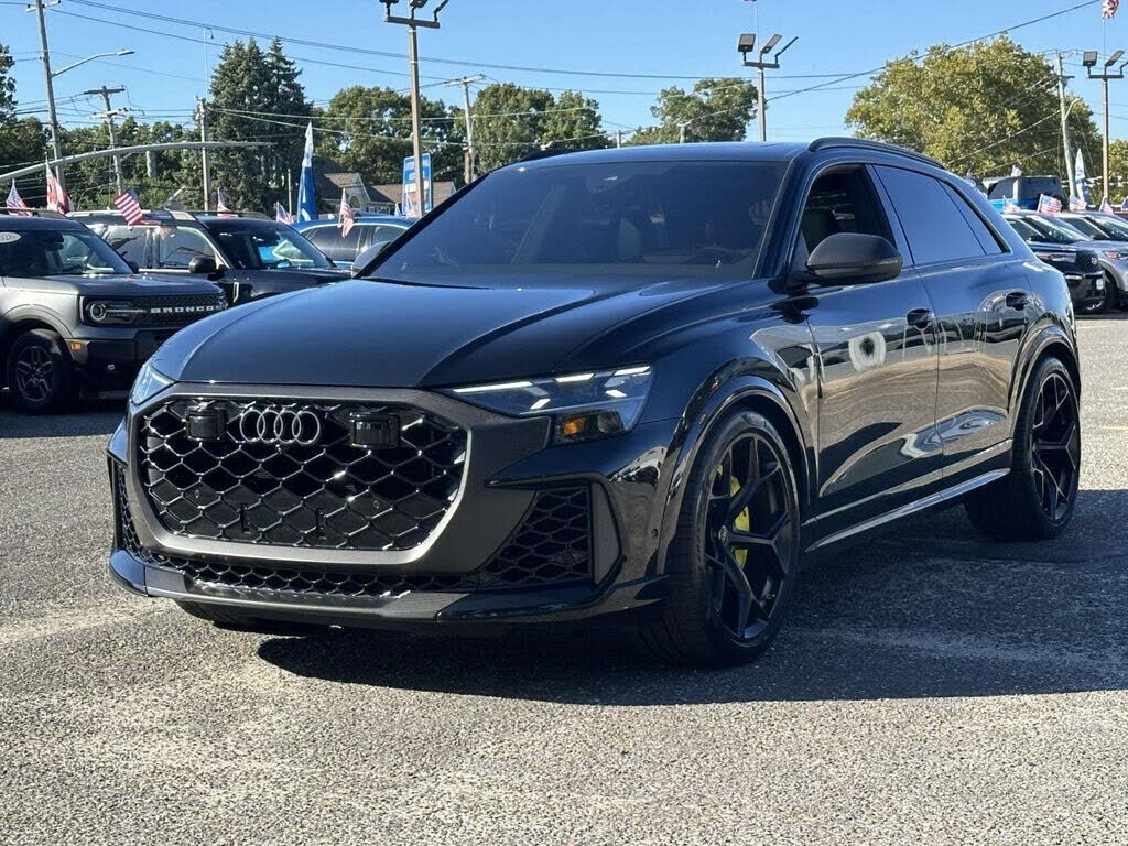 2025 AUDI RS Q8