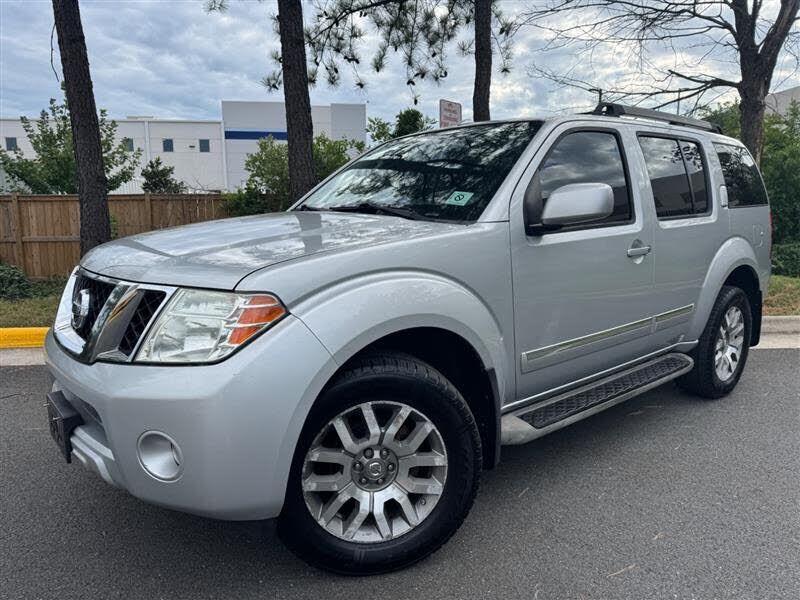2011 NISSAN Pathfinder