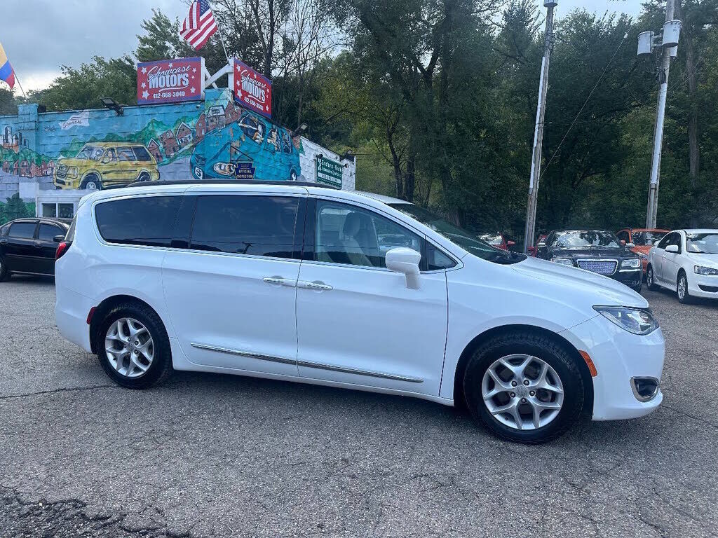 2017 CHRYSLER Pacifica