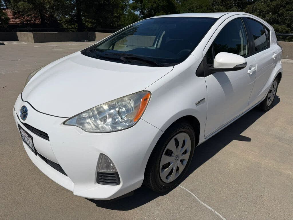 2013 TOYOTA Prius