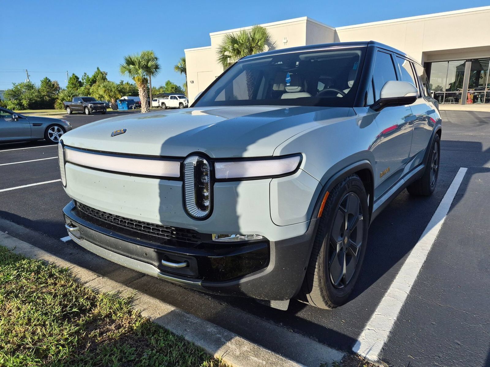 2023 RIVIAN R1S