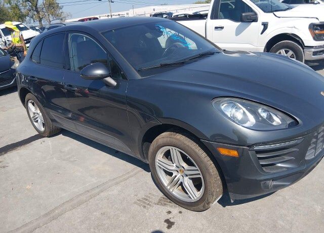 2017 PORSCHE Macan